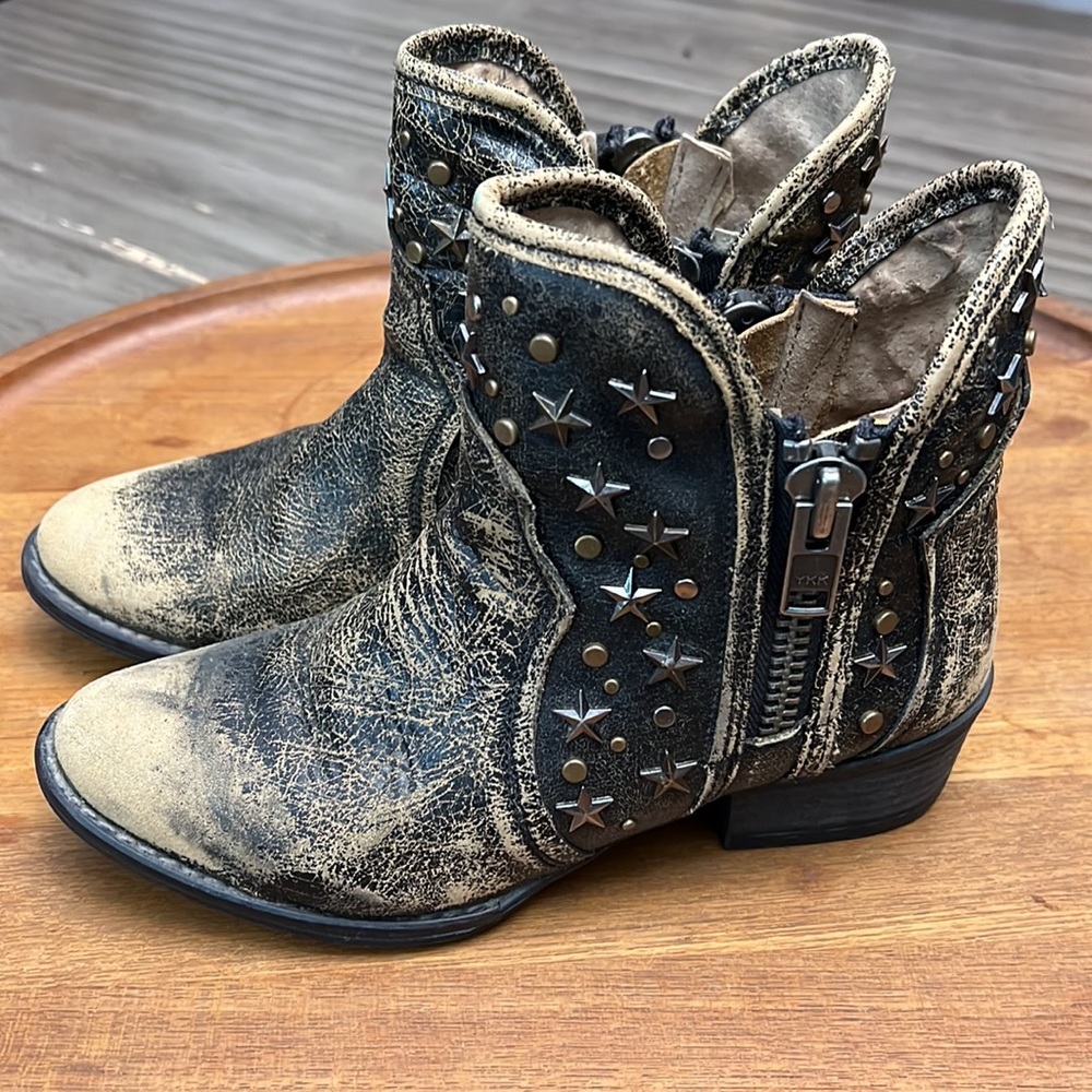 Circle G Black and Tan Ankle Boots with Star Studs